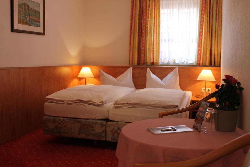 Gasthaus& Pension Zum Roten Haus Bad Schandau Rum bild